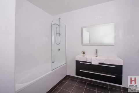 Gippsland Twelve Spacious & Central With Off Street Parking - Darwin Holiday 2