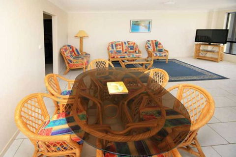 Hi Surf Unit 1 92 Head St. Forster - Darwin Holiday 2