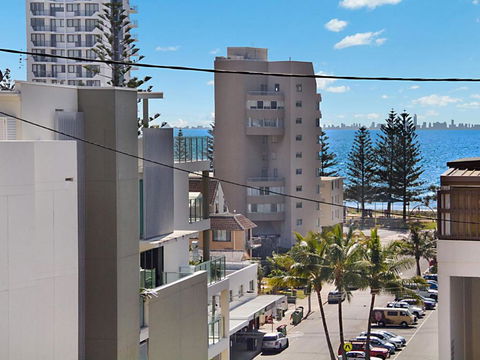 Woobera Unit 14 On The Hill Overlooking Tweed Heads & Coolangatta - Darwin Holiday 3