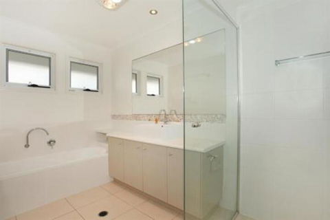 60 Beachway Parade Marcoola 500 BOND Linen Supplied - Darwin Holiday 2