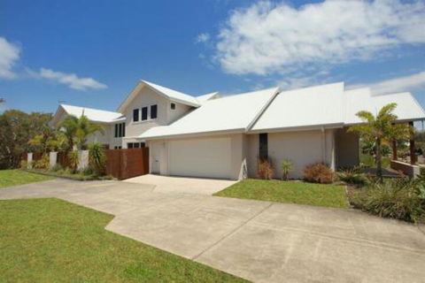 60 Beachway Parade Marcoola 500 BOND Linen Supplied - Darwin Holiday 6
