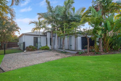 Relax At Coolum - Darwin Holiday 5