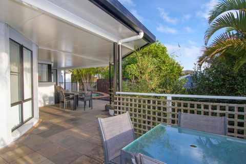 Relax At Coolum - Darwin Holiday 1