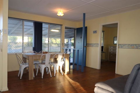 The South Sussex Cottage - Darwin Holiday 2