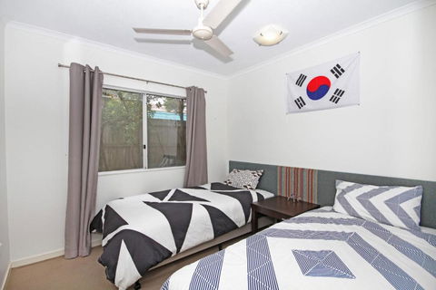 Unit 2 Sea Breeze Villas Coolum Beach - Darwin Holiday 4