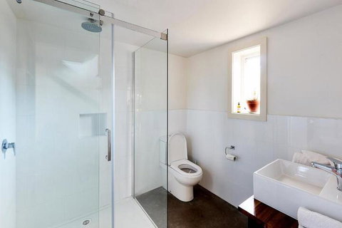 Tarndwarncoort Farmers Cottage - Darwin Holiday 4