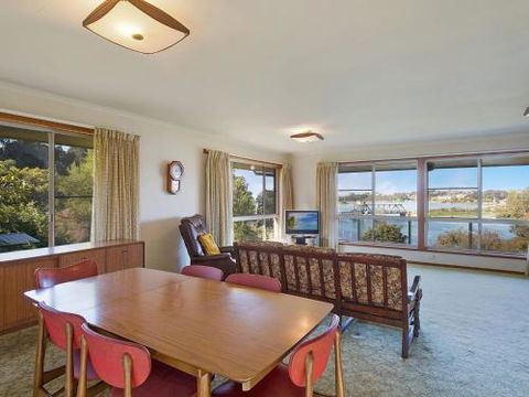 2 Water Crescent Retro Haven - Darwin Holiday 5