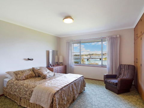 2 Water Crescent Retro Haven - Darwin Holiday 3