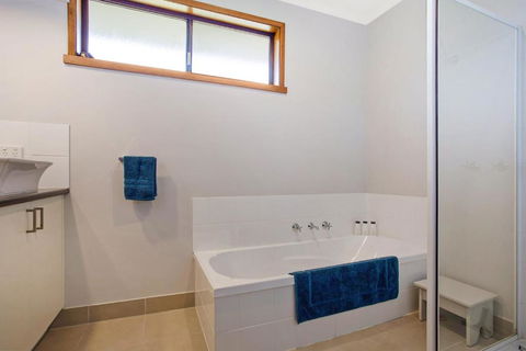 Refuge - Darwin Holiday 6