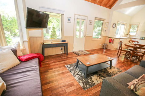 Alpine Arnica Cottage 1 - Darwin Holiday 5