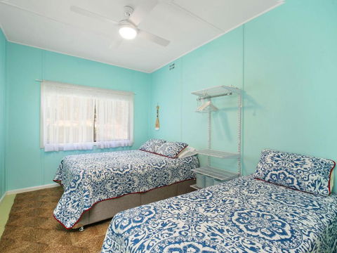 Retro Vibes 18 Norahview Street Bateau Bay - Darwin Holiday 4