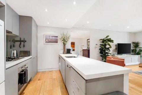 Surry Hills Modern Two Bedroom 13 CRN - Darwin Holiday 2