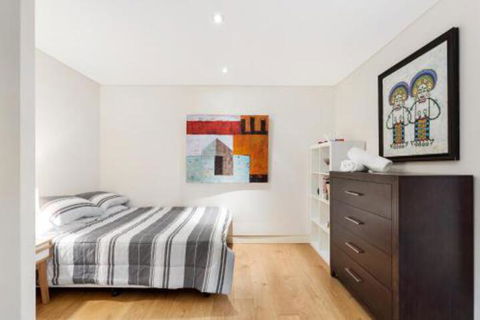 Surry Hills Modern Two Bedroom 13 CRN - Darwin Holiday 4