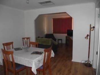 Aly's Cottage - Darwin Holiday 1