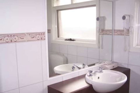 Yea Motel - Darwin Holiday 2