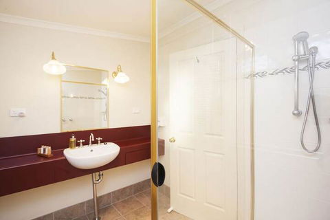 Beechworth Cedar Cottages - Darwin Holiday 7