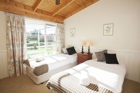 Beechworth Cedar Cottages - Darwin Holiday 4