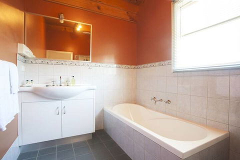 Beechworth Cedar Cottages - Darwin Holiday 5