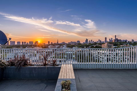 Oaks Melbourne South Yarra Suites - Darwin Holiday 0
