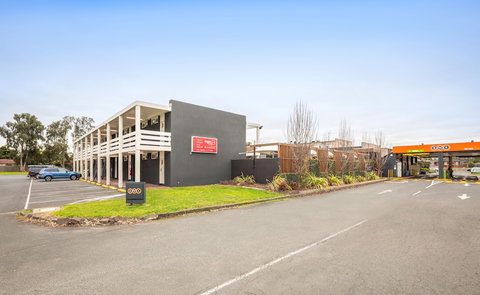 Nightcap At Keysborough Hotel - Darwin Holiday 4