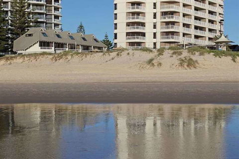 The Breakers - Darwin Holiday 1