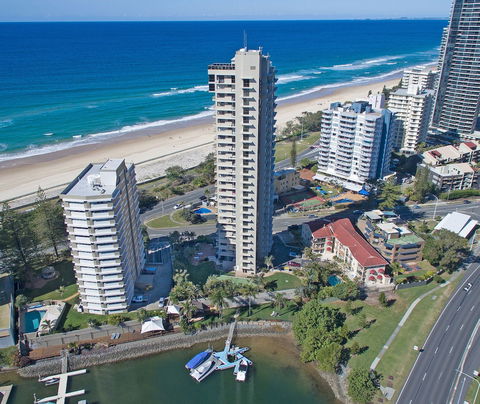 Capricorn One - Darwin Holiday 0