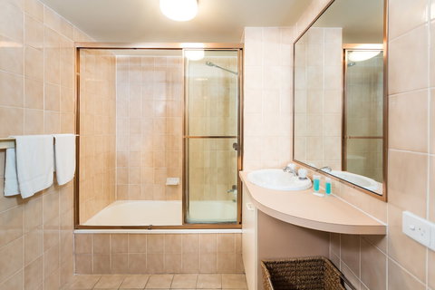 Burleigh Point Holiday Apartments - Darwin Holiday 5