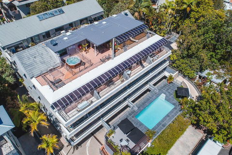 Saks On Hastings - Darwin Holiday 1