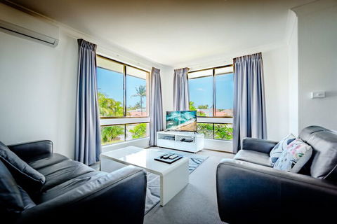 Coffs Harbour Holiday Apartments - Darwin Holiday 3