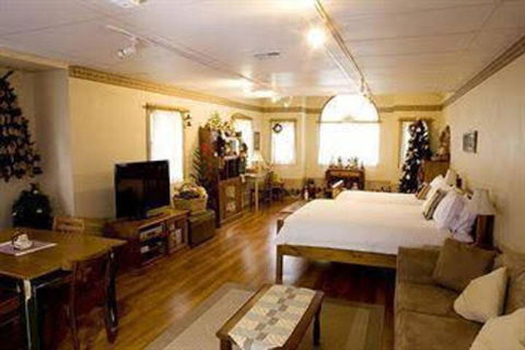 Montville Attic - Darwin Holiday 2