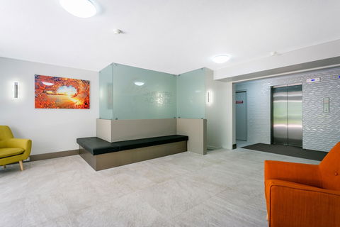 Surfers Beachside Holiday Apartments - Darwin Holiday 1