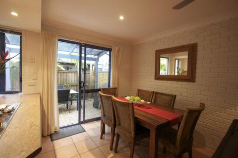 Belongil Beach Apartment - Darwin Holiday 1