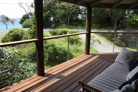 FAR SHORE - Darwin Holiday 3