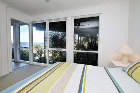 EUREKA - Darwin Holiday 2