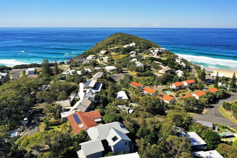 EUREKA - Darwin Holiday 5