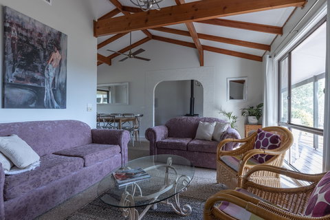 Hermitage Hideaway Homestead & Cottage - Darwin Holiday 6