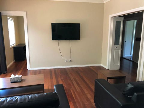 Jean Street Home Away From Home - Darwin Holiday 2