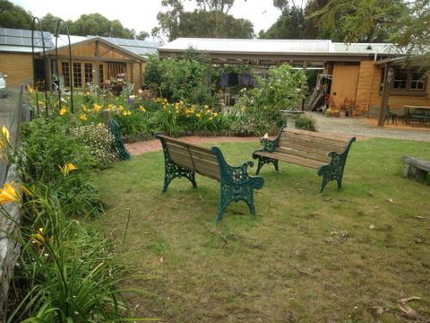 Mud Hollow Barn - Darwin Holiday 2