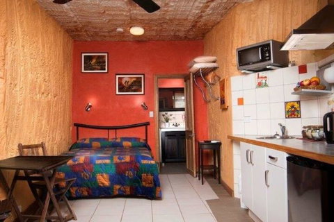 The Underground Motel - Darwin Holiday 3