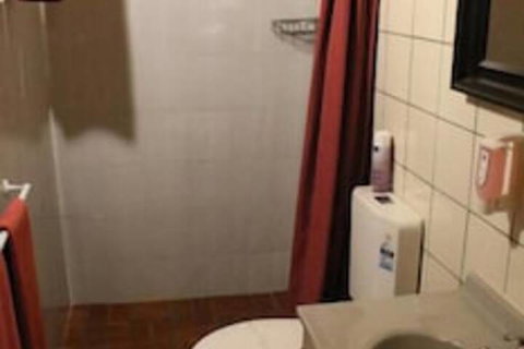 The Underground Motel - Darwin Holiday 4