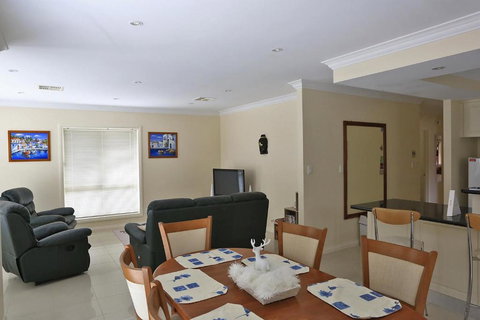 Marina Holiday Home - Darwin Holiday 2