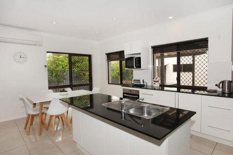 6 Petrie Ave Marcoola Pet Friendly Linen Supplied - Darwin Holiday 2