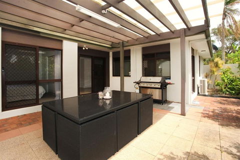 6 Petrie Ave Marcoola Pet Friendly Linen Supplied - Darwin Holiday 6
