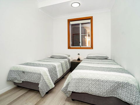 Beachcomer Unit 2 The Entrance NSW - Darwin Holiday 2