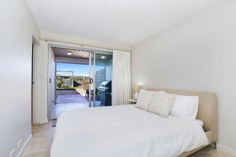 Perfect Beach Front Duplex The Entrance North - Darwin Holiday 2