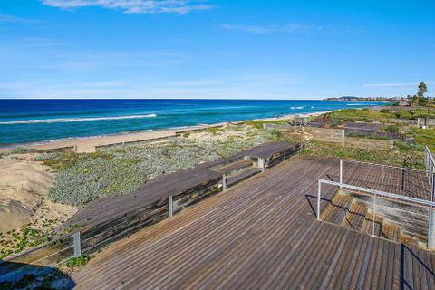 Perfect Beach Front Duplex The Entrance North - Darwin Holiday 5