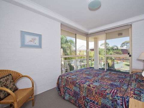 Intrepid Close Seaspray Unit 03 4 - Darwin Holiday 1