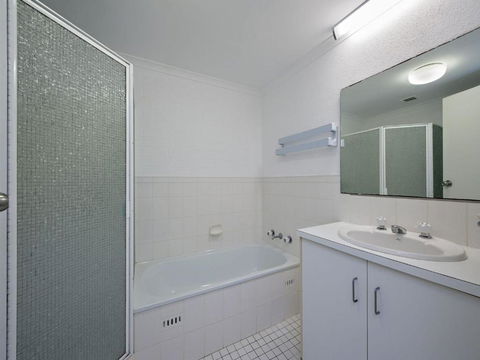 Intrepid Close Seaspray Unit 03 4 - Darwin Holiday 5