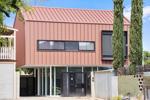 Swainson On Castle - Darwin Holiday 4