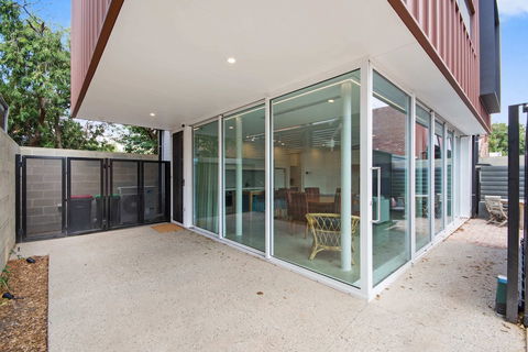 Swainson On Castle - Darwin Holiday 6